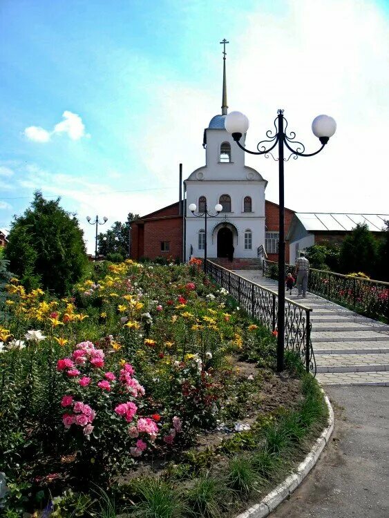 Глушково рыльск. Большегнеушевский женский монастырь Курская область. Большегнеушевский женский монастырь Рыльск. Большегнеушевский Казанский монастырь. Большегнеушево женский монастырь Казанской.