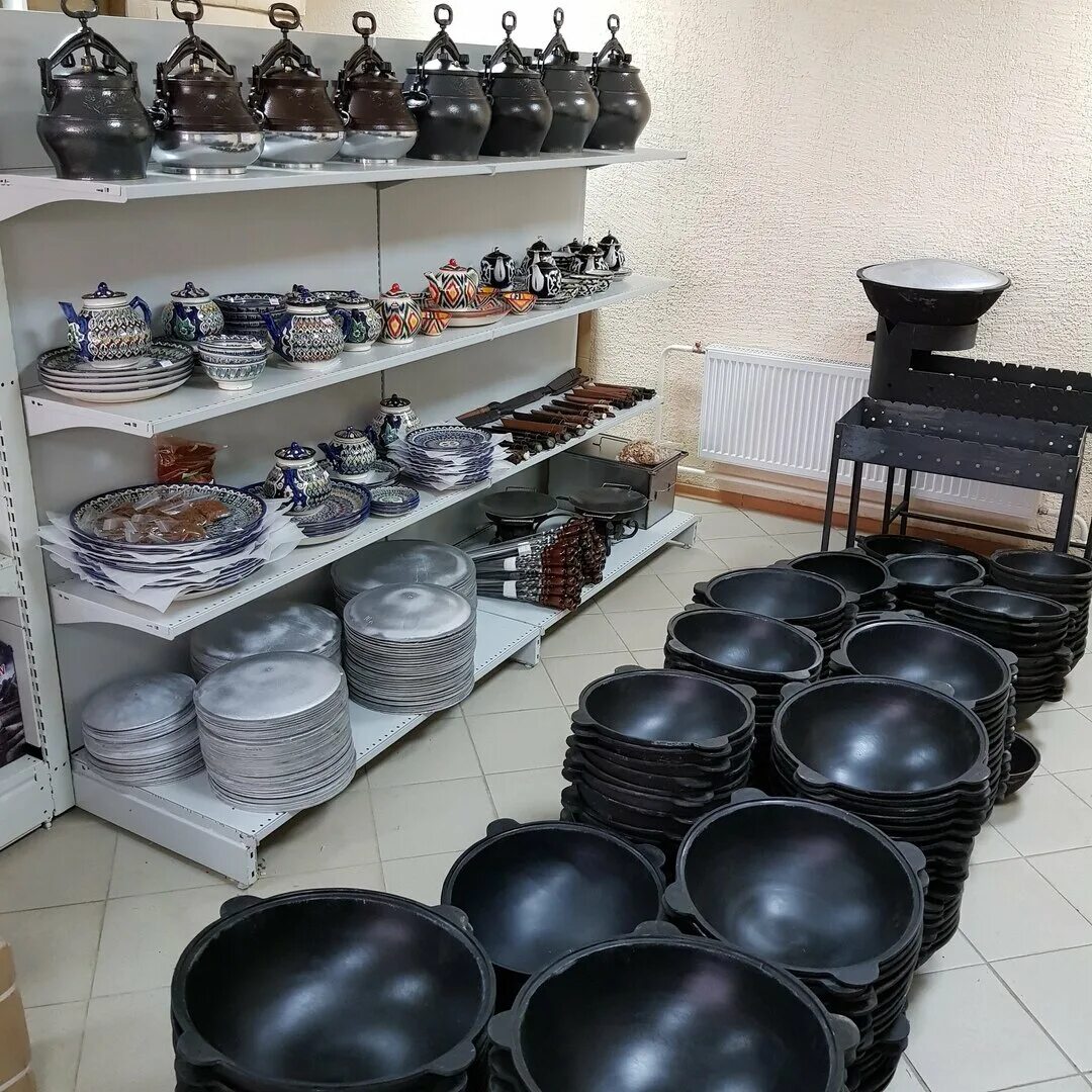 Магазины чугунных. Ситон чугунная посуда. Syton сковорода чугунная. Pyrex чугунная жаровня. Утятница чугунная ситон.