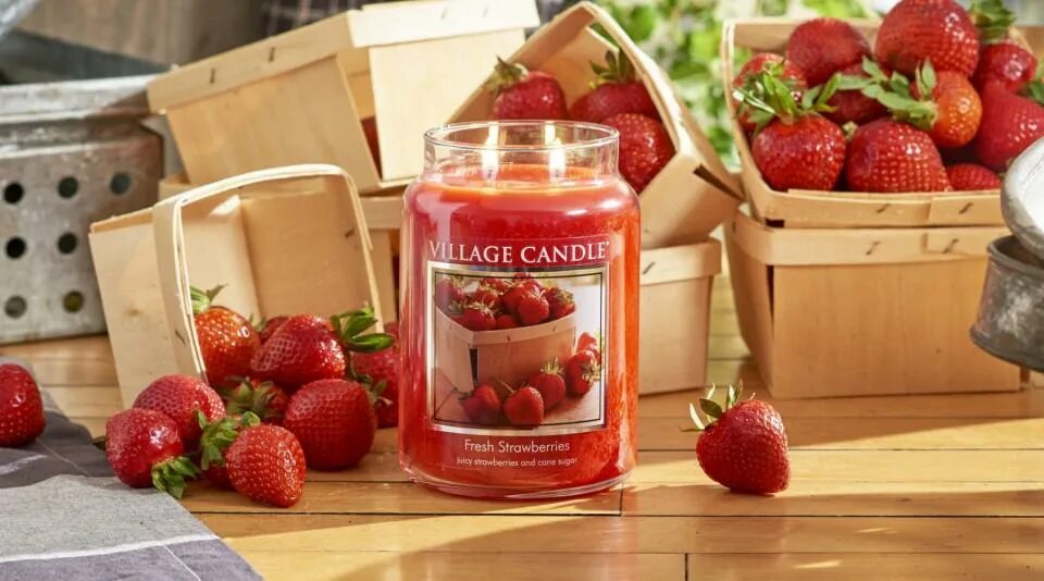 Дальнейшем можно использовать для. Свечи клубника. Свечи с ароматом ягод. Свеча с запахом клубники. Ароматическая свечка с запахом лесных ягод.