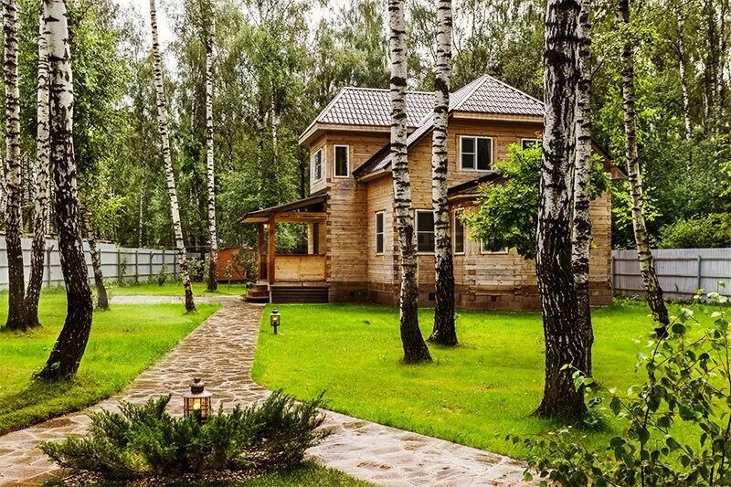 Роща домики. Березовая роща завьялово. Домик в березовой роще. Берёзовая роща егнышевка. Домик и березки.