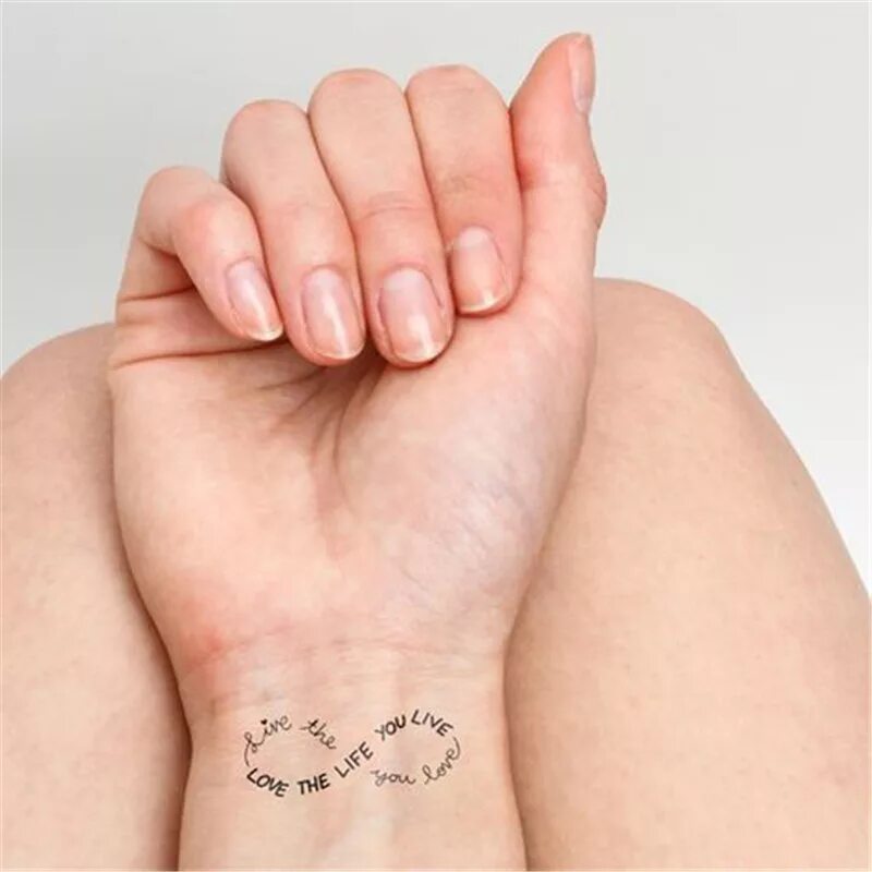 Женские тату на запястье на счастье. Тату смысл для девушек счастья. Тату смысл для девушек счастья. Тату смысл для девушек счастья. Красивые надписи на запястье.