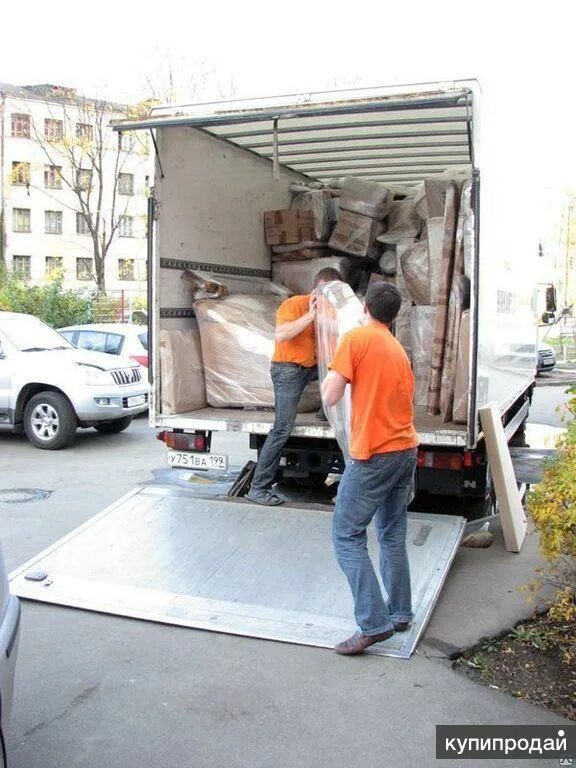 Газель с грузчиками. Квартирный переезд. Грузим коробки. Грузчики переезды. Услуги грузчиков и газели.