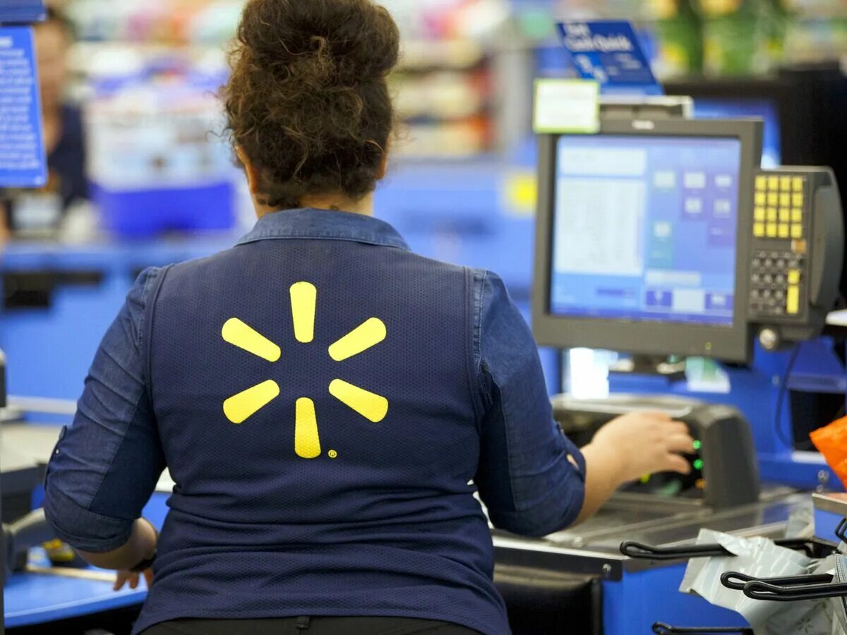 Code walmart. Волмарт сотрудники. волмарт офис. walmart employee. форма работников wallmart.