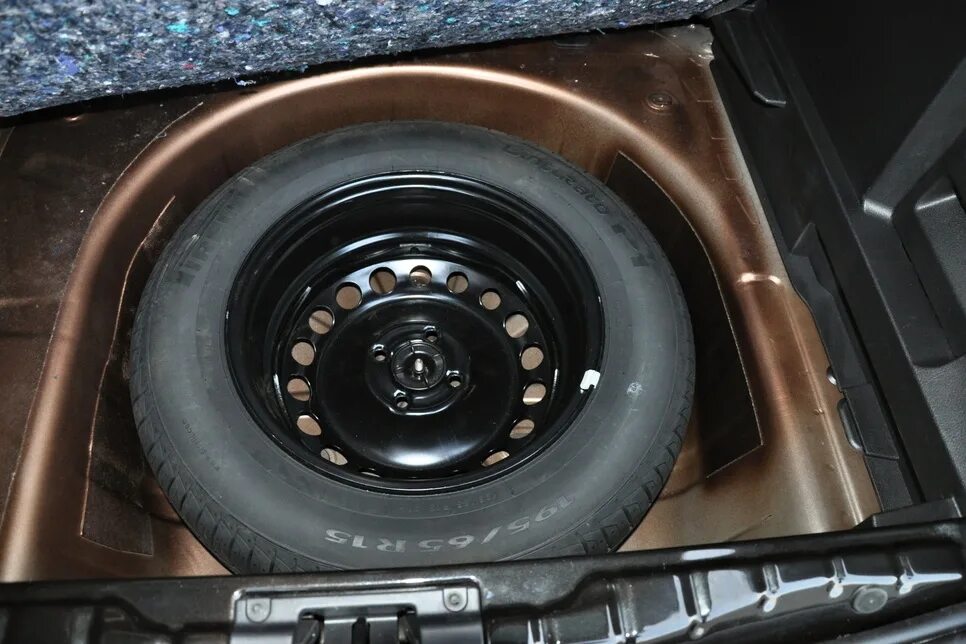 Запасное колесо новелла. Запасное колесо альмера классик. Mazda demio dw докатка. Запаска ниссан альмера классик. Запасное колесо альмера классик.