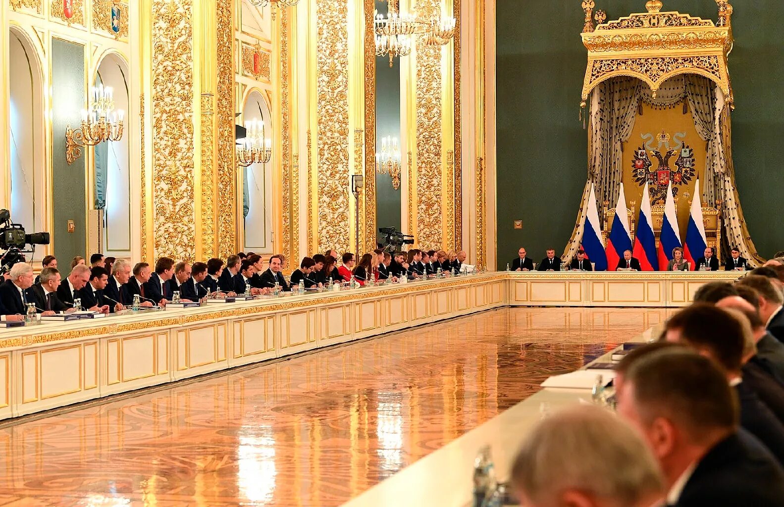 Правительство формируется президентом закон