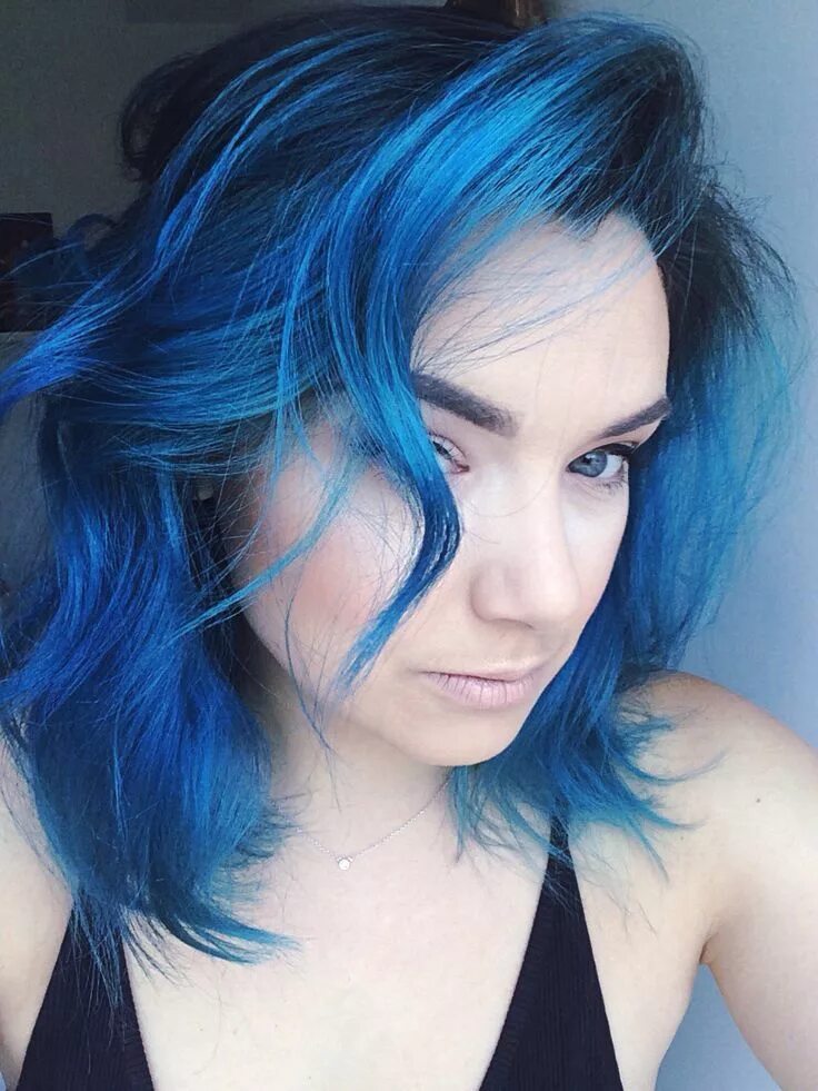 Девушка с синим цветом. Синий цвет волос. Девушка с синими волосами. Голубые волосы. Короткие синие волосы.