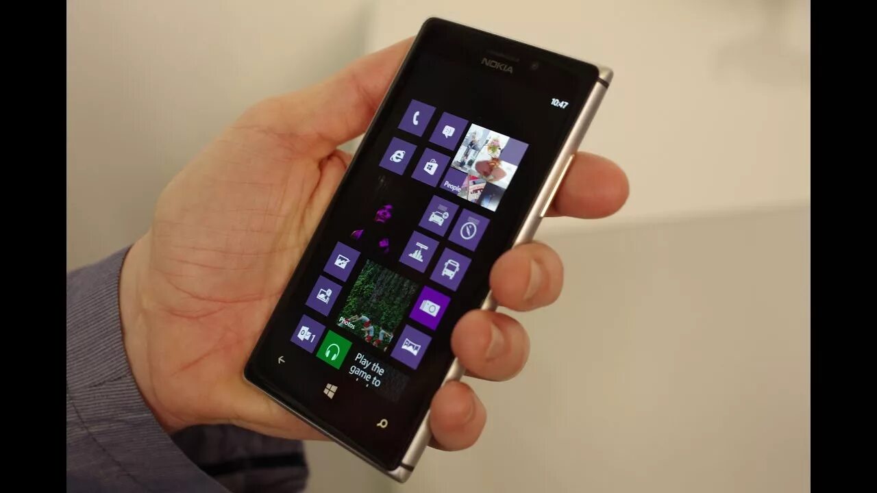 Деньги в руке 20 тысяч р. 30 тысяч рублей в руках. Nokia lumia 925. Nokia lumia 925 grey. 500 тысяч рублей пачка.