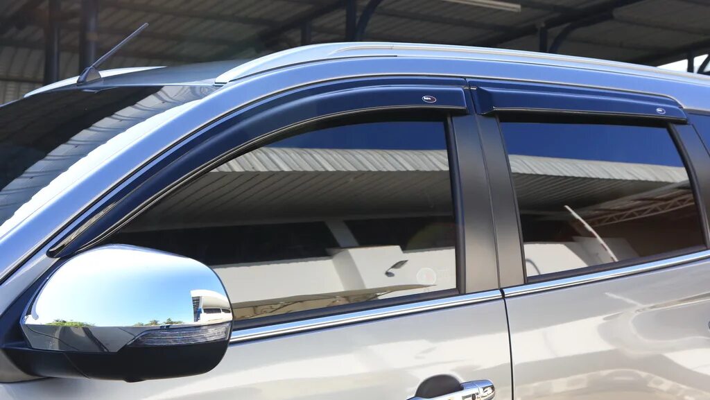 К-т 4шт l200 16-. Def00384 voron glass дефлектор накладной 4 шт voron glass def00384 mitsubishi pajero iv 5d 2006 -н. Mitsubishi pajero 4 ветровики. Дефлекторы на паджеро 4. Дефлектор на паджеро 3.