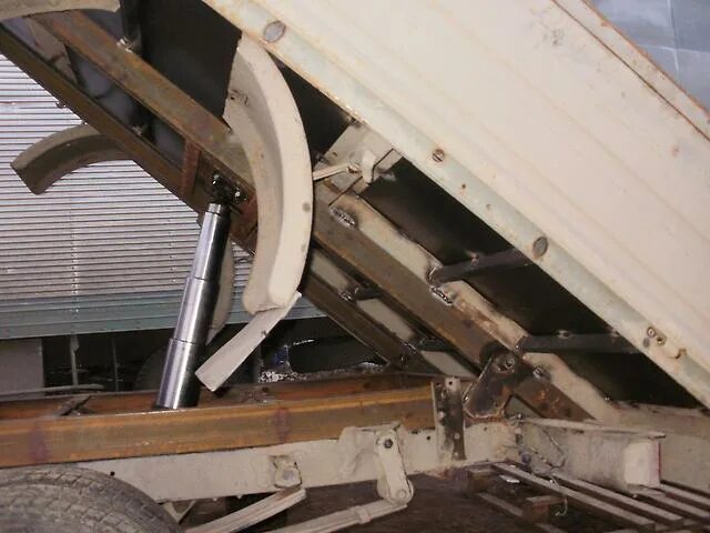 Как сделать газель. Гидросистема самосвала газель. газель 3302 переделка в самосвал. самосвальный кузов на газель. механизм подъема кузова газель.