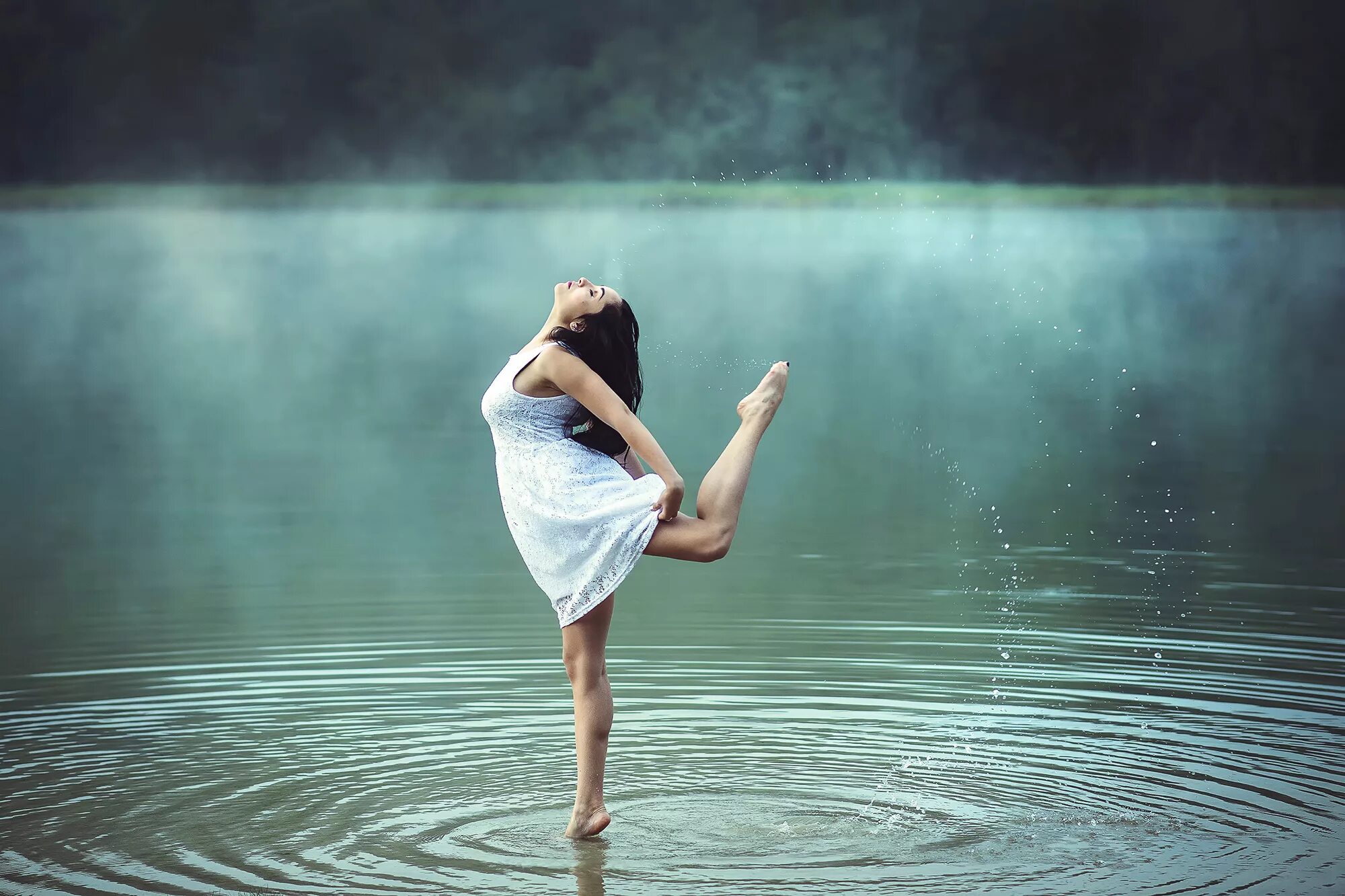 Lake girl. Девушка в воде. Девушки на озере. Фотосессия в воде. Девушка около воды.