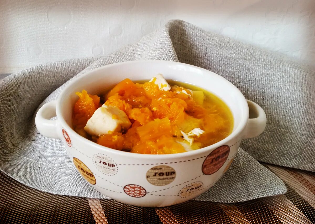 Суп из тыквы в духовке со сливками. Тыквенный крем суп. Тыквенный суп-пюре юлия высоцкая. Суп из тыквы в духовке со сливками. Тыквенный суп-пюре с сухариками.