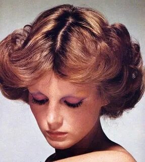 прически на средние волосы 70