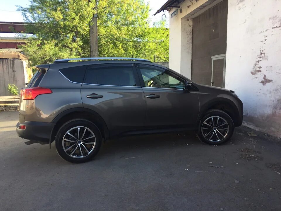 Rav4 Лето на R20 Lexus - Toyota RAV4 (IV), 2 л, 2017 года колёсные диски DRIVE2