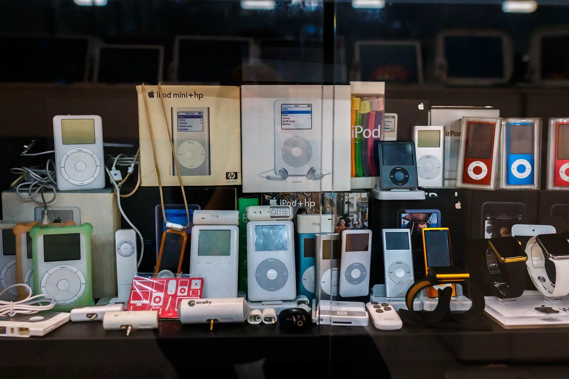 Магазин списанной техники apple за 0. Музей техники Аппле. Музей Эппл в Москве. Музей техники Apple в Москве. Музей эпл техники Эппл в Москве.