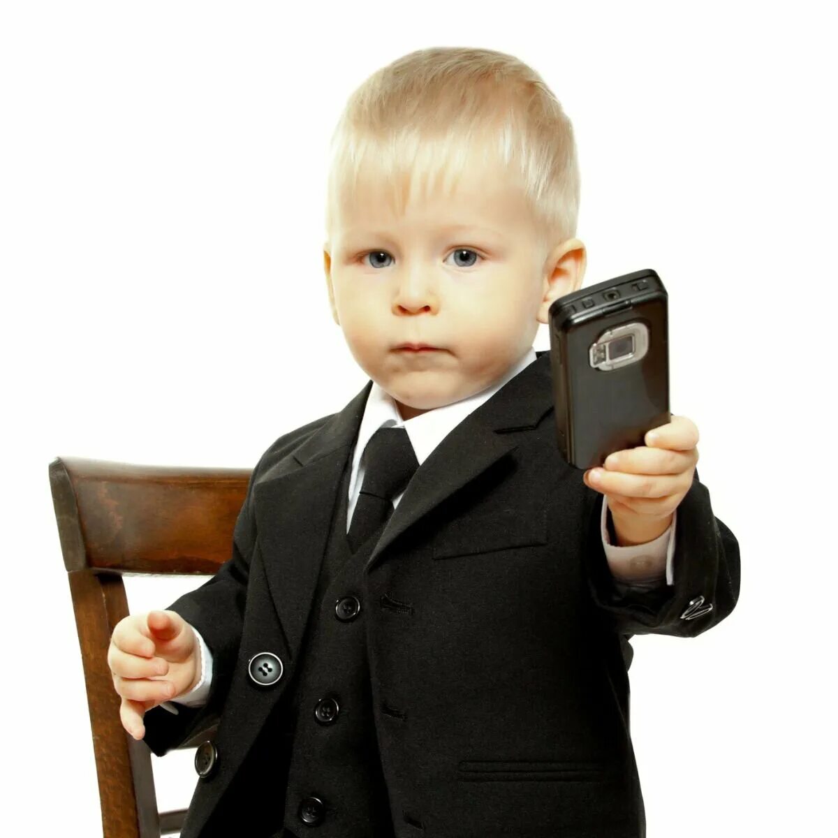 Телефон мальчик 6. Ребенок с телефоном. Школьник с телефоном. Ребенок с мобильным телефоном. Костюм телефон детский.