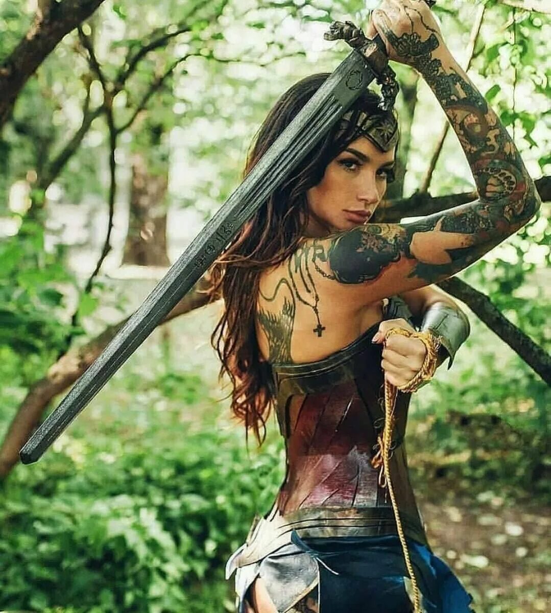 Студия аллы пиксель. Амазонка клип. Кэти перри в джунглях. Амазонка антиопа робин райт. Ласточка ramazanius клип.