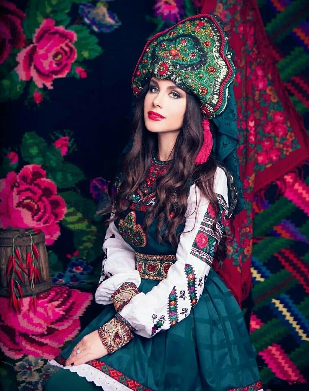 Руса мода. Этнические костюмы. Руса мода. Платье в русском народном стиле. Современная одежда в русском стиле.