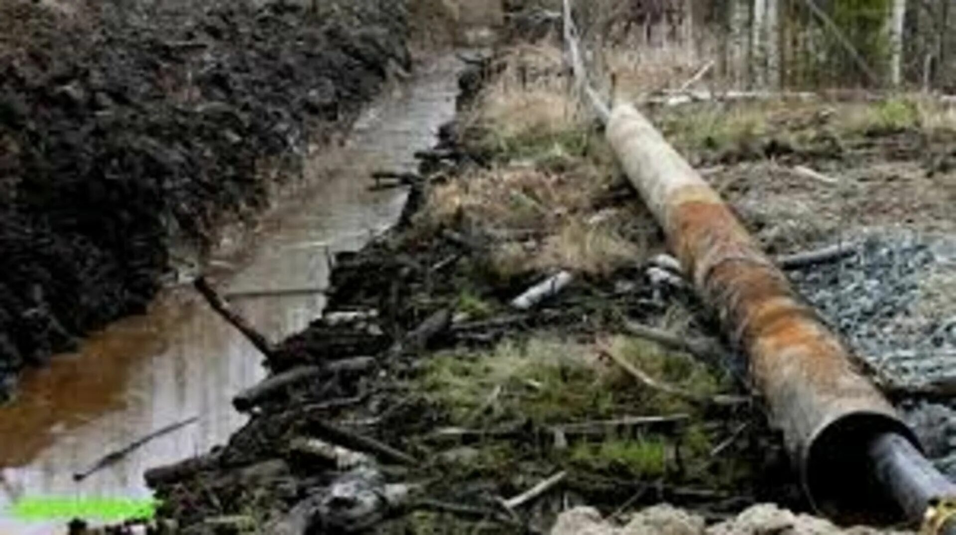 Порыв нефтепровода. Усинская катастрофа в 1994 году. Прорыв нефтепровода. Разлив нефти в усинске коми. Утечка нефтепровода.