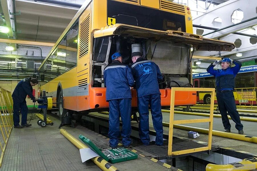 сотрудники транспортной компании. сотрудники автотранспортного предприятия. муп атп рыбинск директор. сотрудники автотранспортного предприятия. автотранспортный цех.