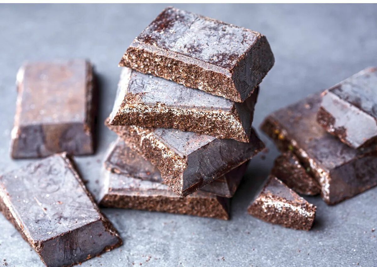 Как понять что шоколад испортился. Сахарное поседение шоколада. Жировое поседение шоколада. Белесый налет на шоколаде. Жировое и сахарное поседение шоколада.