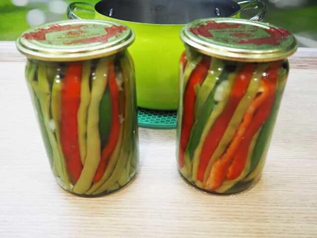 Мариновать спаржевую фасоль на зиму рецепт. Спаржевая фасоль консервированная. заготовки на зиму из спаржевой фасоли. спаржевая фасоль заготовка на зиму. консервированные стручки.
