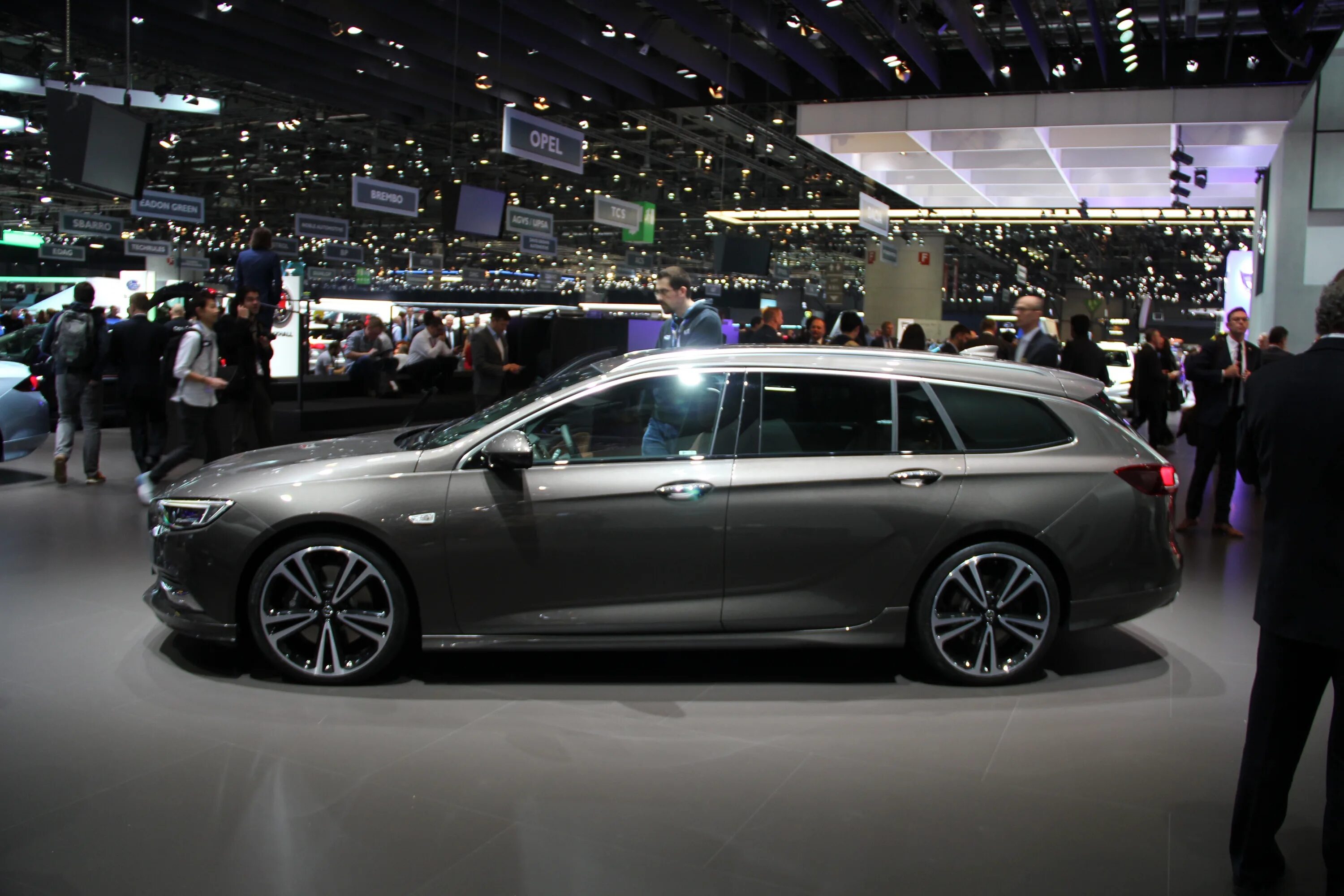 Opel Insignia Sports Tourer 2020. Opel Insignia Sports Tourer 2017. Opel Insignia 2017 универсал. Opel Insignia Sports Tourer 2019-2020. Opel insignia tourer