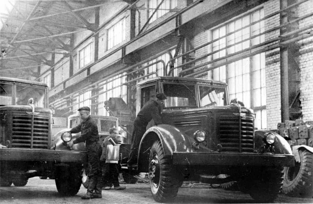 Тягач яаз 210. Яаз-210е самосвал. Тягач яаз 210. Тягач яаз 210. Маз яаз 200.