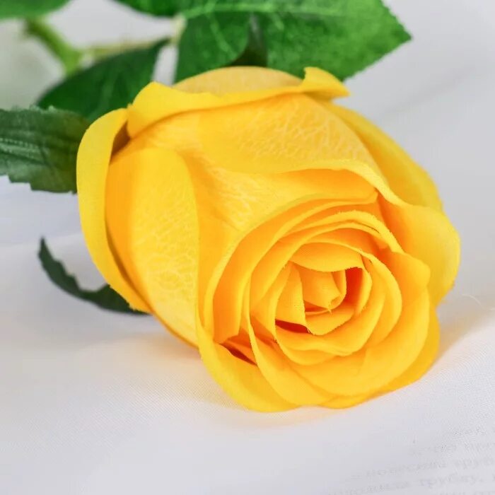 Где купить желтую. Искусственный цветок желтой розы. Мачнунбед желтый.