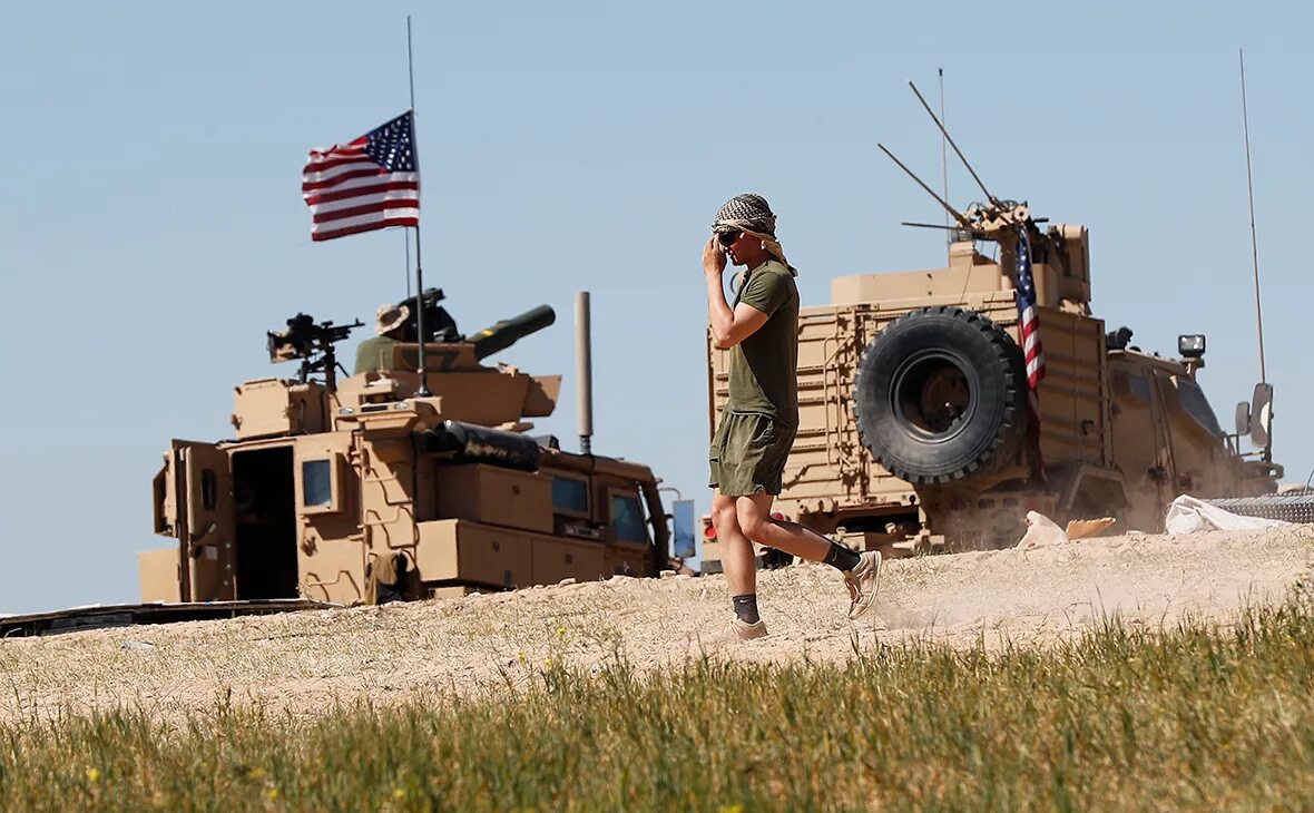 Военная база россии в сирии хмеймим. Армия сша сирия месторождение нефти. Сша атаковали сирию. Солдаты россии и сша в сирии. Война в сирии сша.