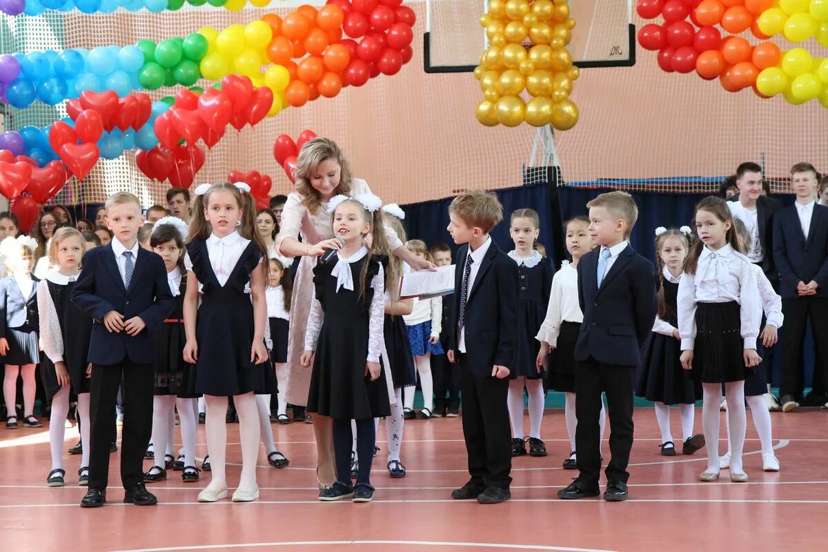 Выпускной 11. Сериал школа украина 2018. Школа 444 здание. Школа 2018 год. Школа 2018 фильм сторм эшвуд.