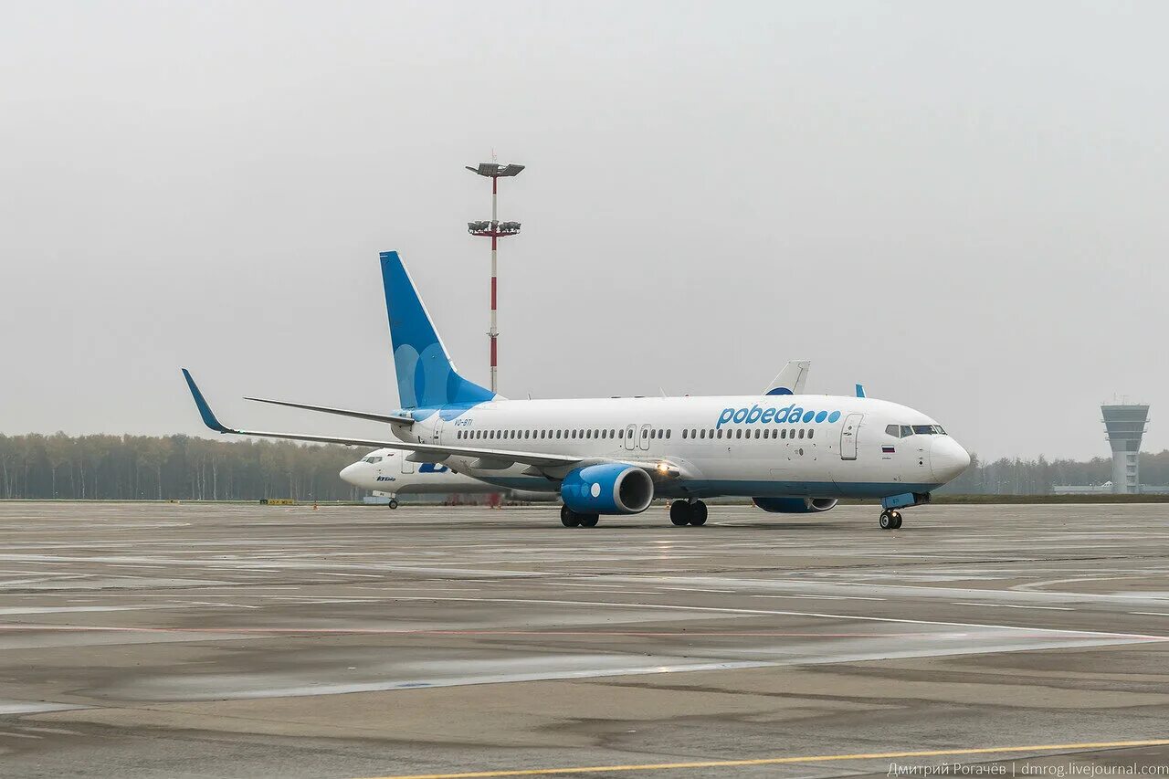Аз80 самолет. Самолет баку аэропорт ютэйр. Боинг 767 азербайджанские авиалинии. Боинг 747 ютэйр. Внуково.