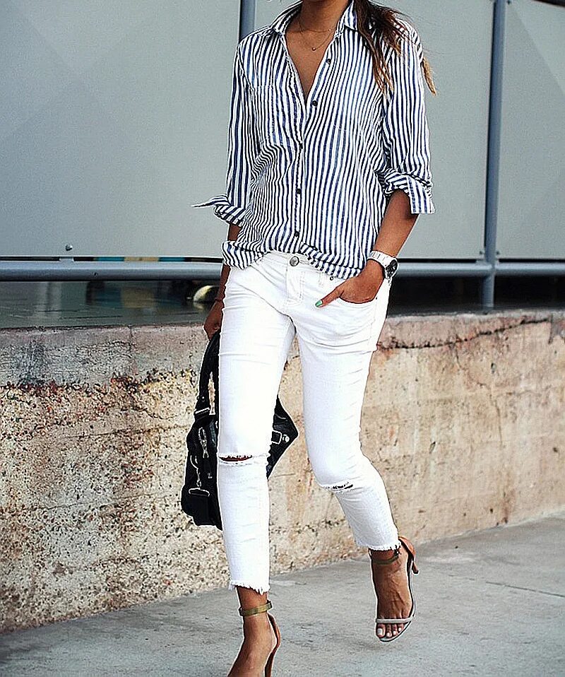 Длинная рубашка с джинсами. Джинсы и белая рубашка женская. Стильные рубашки для женщин. Образы с рубашкой. Стильная белая рубашка.