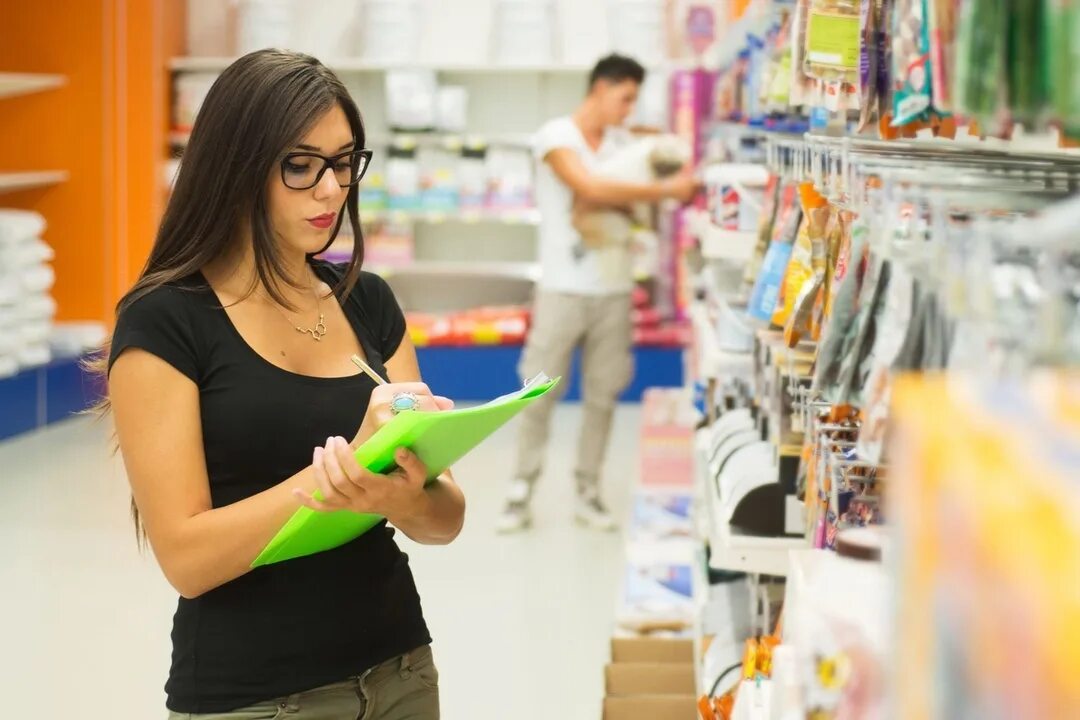 Портрет менеджера 21 века. Менеджер продуктового магазина. Сотрудник торгового зала. Cashier. Торговый представитель.