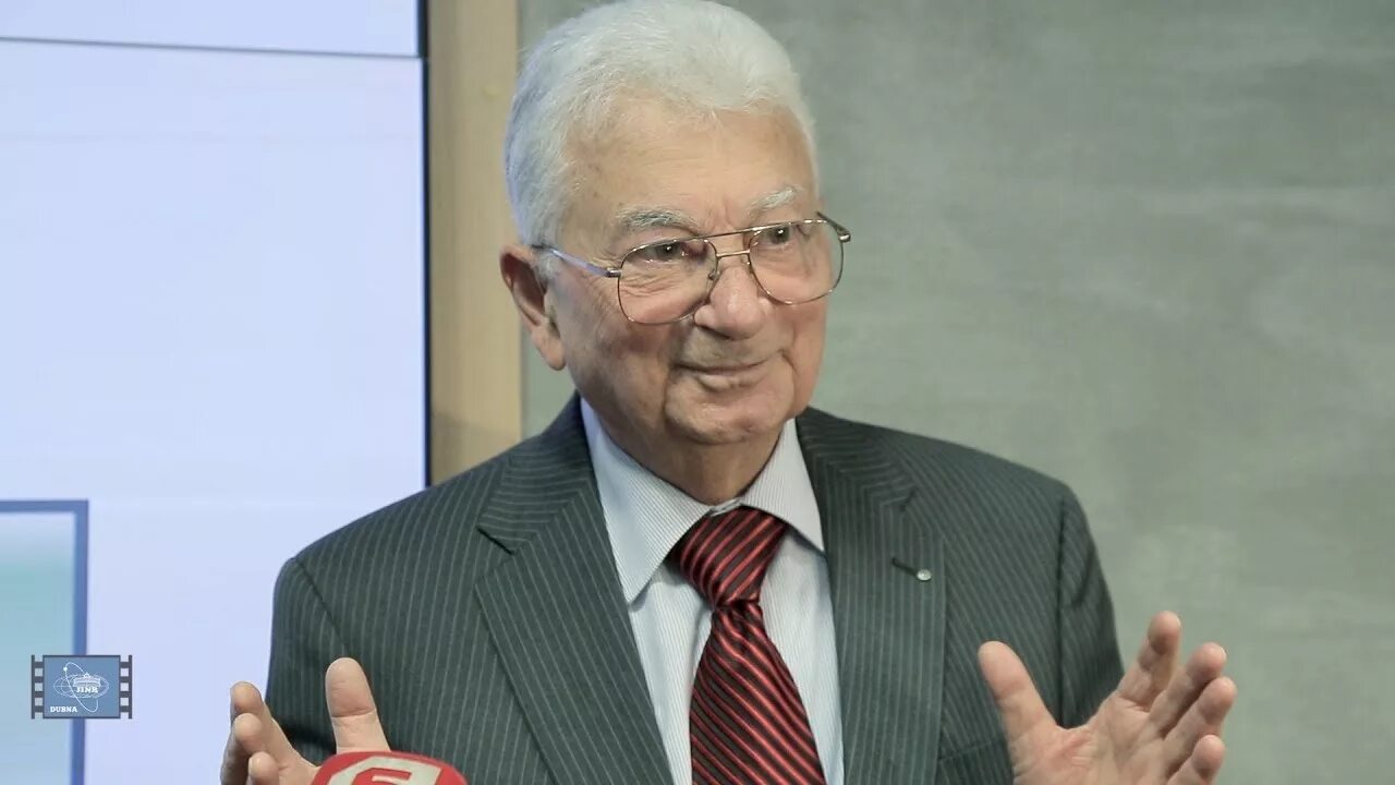 Академик оганесян. Юрий цолакович. юрий оганесян. юрий оганесян 118 элемент. оганесян химик.