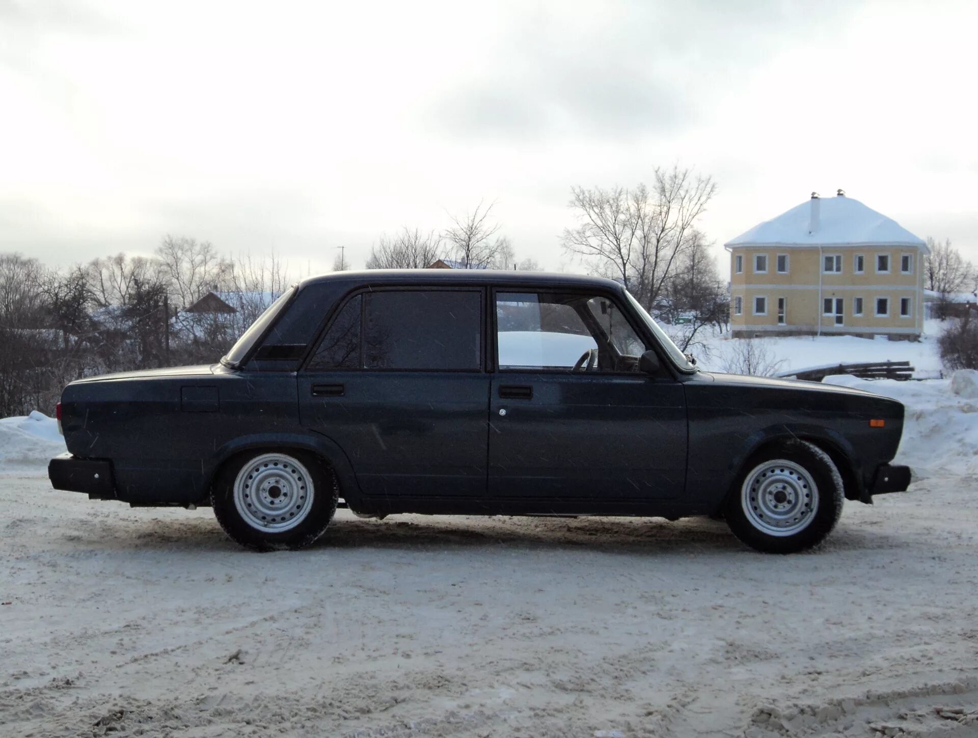 7 сбоку. Ваз 2107 сбоку черная. ваз 2107 сбоку. lada 2107 сбоку. ваз 2107 вид сбоку.