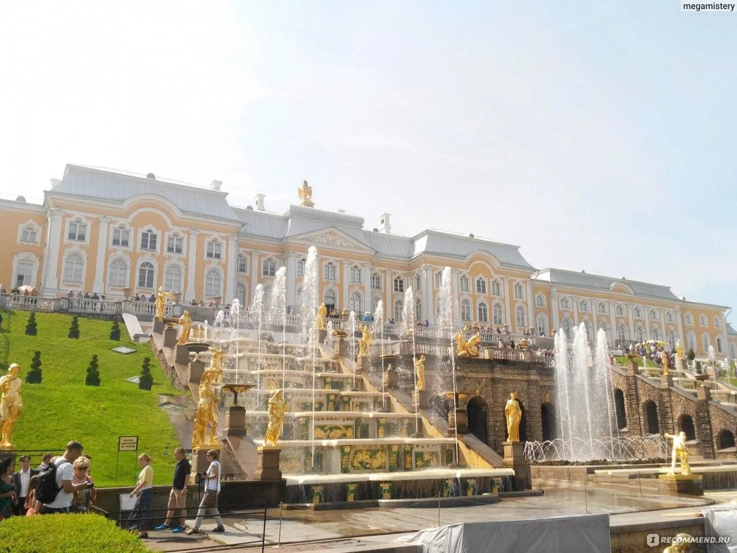 Версаль санкт. Музей Петергоф в Санкт-Петербурге. Петергоф (дворцово-парковый ансамбль) фонтаны Петергофа. Петродворец музей дворец. Дворец парковый ансамбль Петергоф.