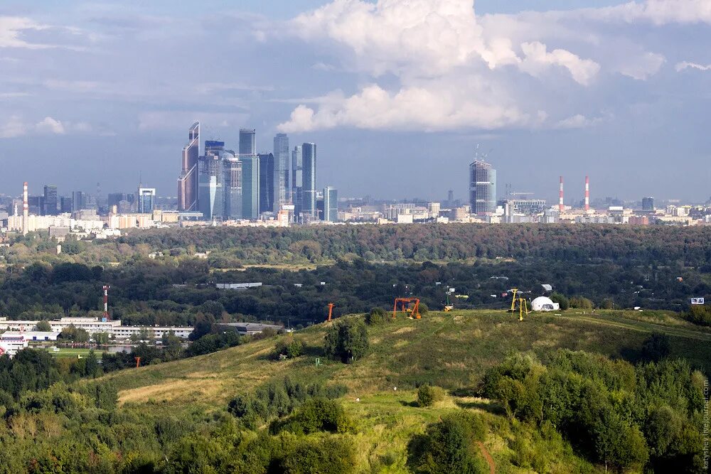 Москва стоит на холмах. Крылатские холмы. Крылатское Москва холмы. Крылатские холмы вид. Теплостанская возвышенность Москва.