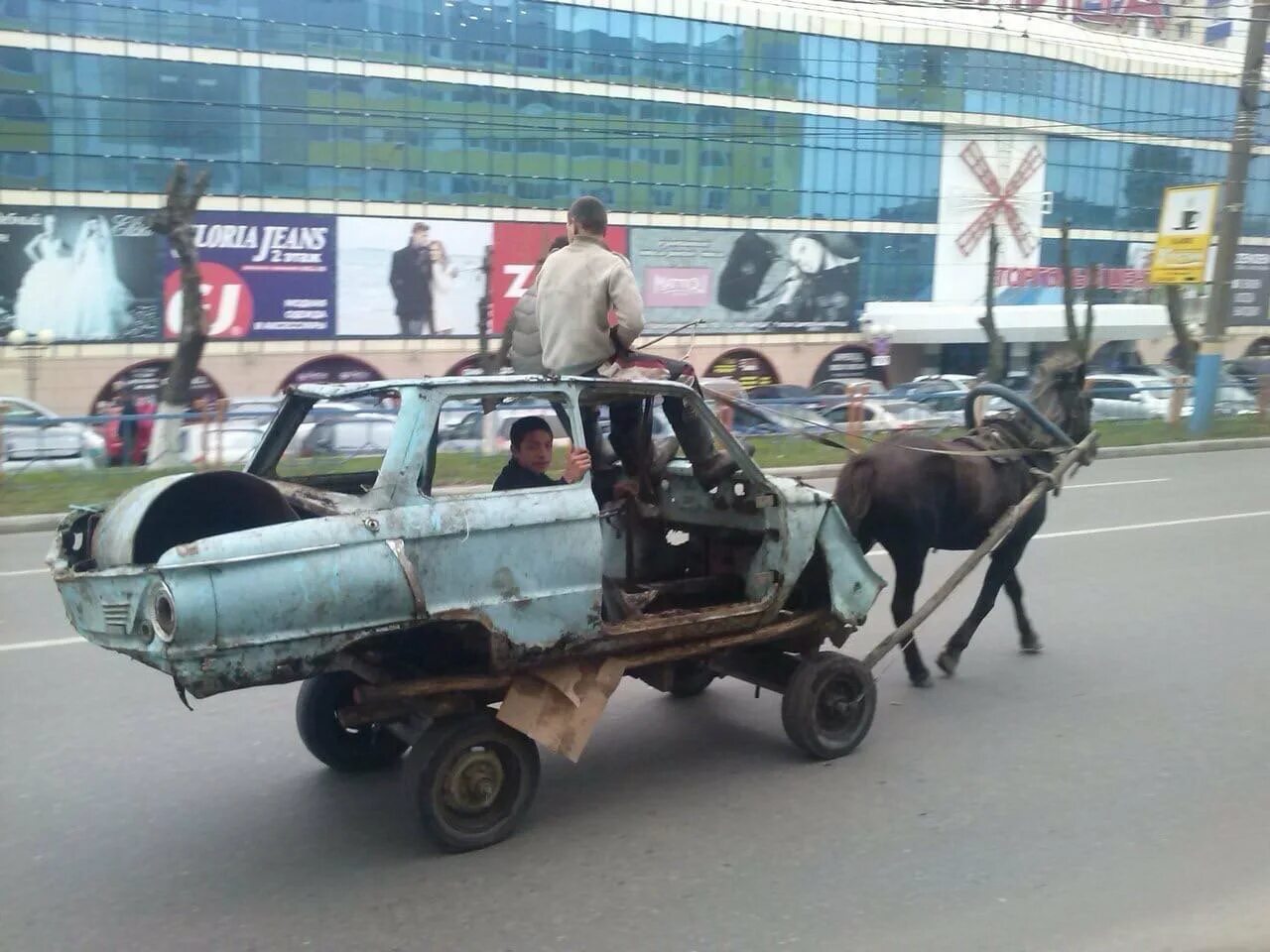 Смешные машины. Телега из автомобиля. Цыгане на автомобиле. Цыганская машина. Украсть тачку