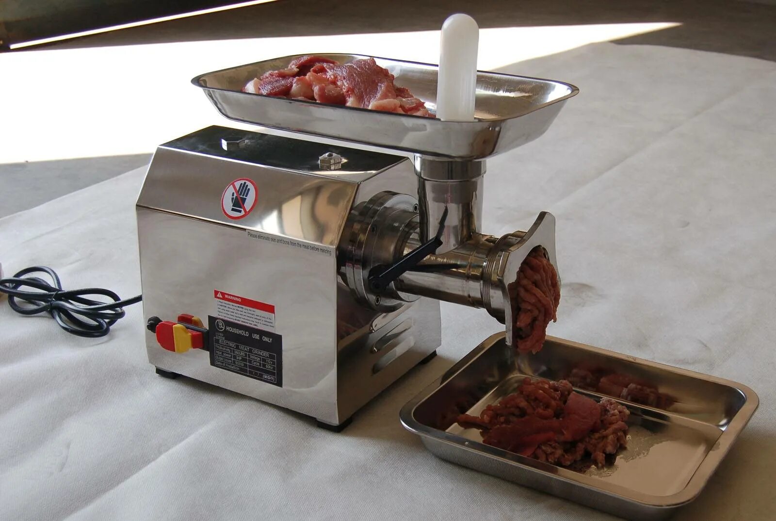 Мясорубка меат гриндер. Мясорубка Промышленная meat Mincer. Мясорубка Iron Cherry meat 300. Мясорубка meat Grinder 168. Мясорубка для рубленного мяса