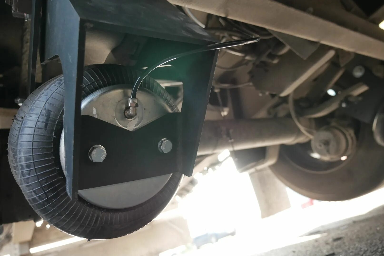 Механизм подъема оси bpw. Пневморессора подъема оси на полуприцеп 71256. Механизм подъема оси тонар. Кронштейн подъемной оси saf 1011592. Кронштейн подъемной оси saf modul.