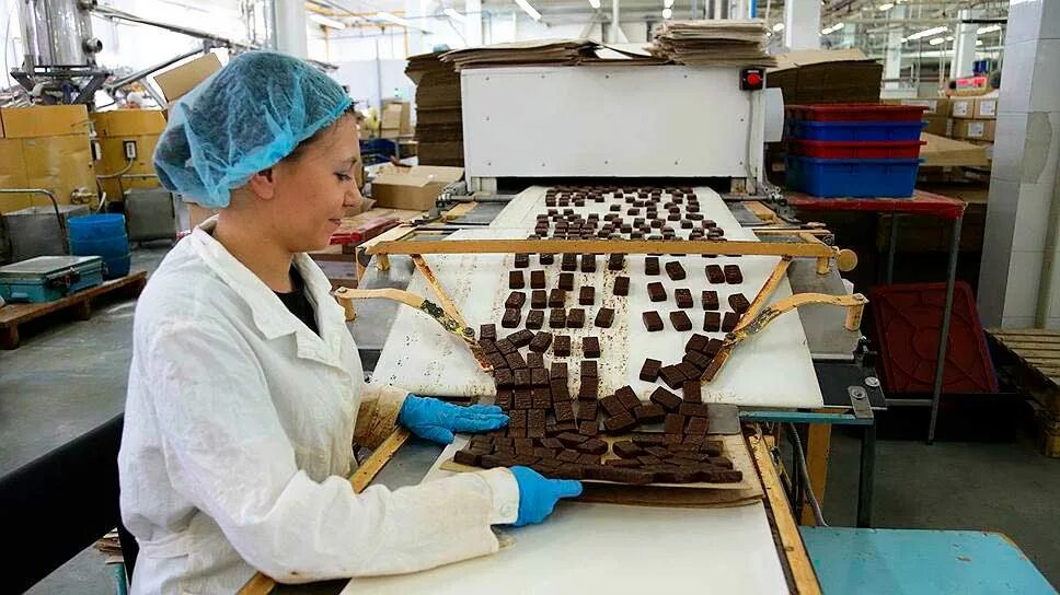 Кондитерская фабрика воронеж. Кондитер-оформитель тортов. Зао минусинская кондитерская фабрика кф. Фабрика рот фронт москва. Кондитерская фабрика им.