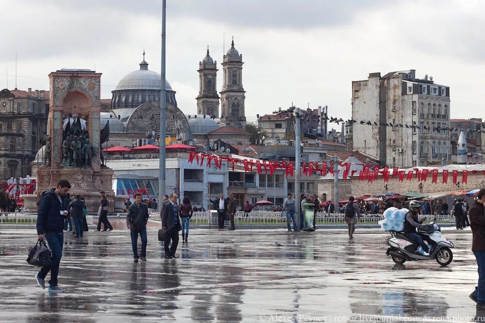 Стамбул погода в марте 2024 года. Стамбул в ноябре. Стамбул улицы ноябрь. Стамбул Турция в ноябре. Площадь Таксим в Стамбуле.