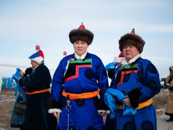 Центр развития бурятской культуры агинское забайкальский край. Ансамбль баяр агинское. Национальный костюм бурятов забайкалья. Буряты могойтуй. Гураны непризнанный народ забайкалья.