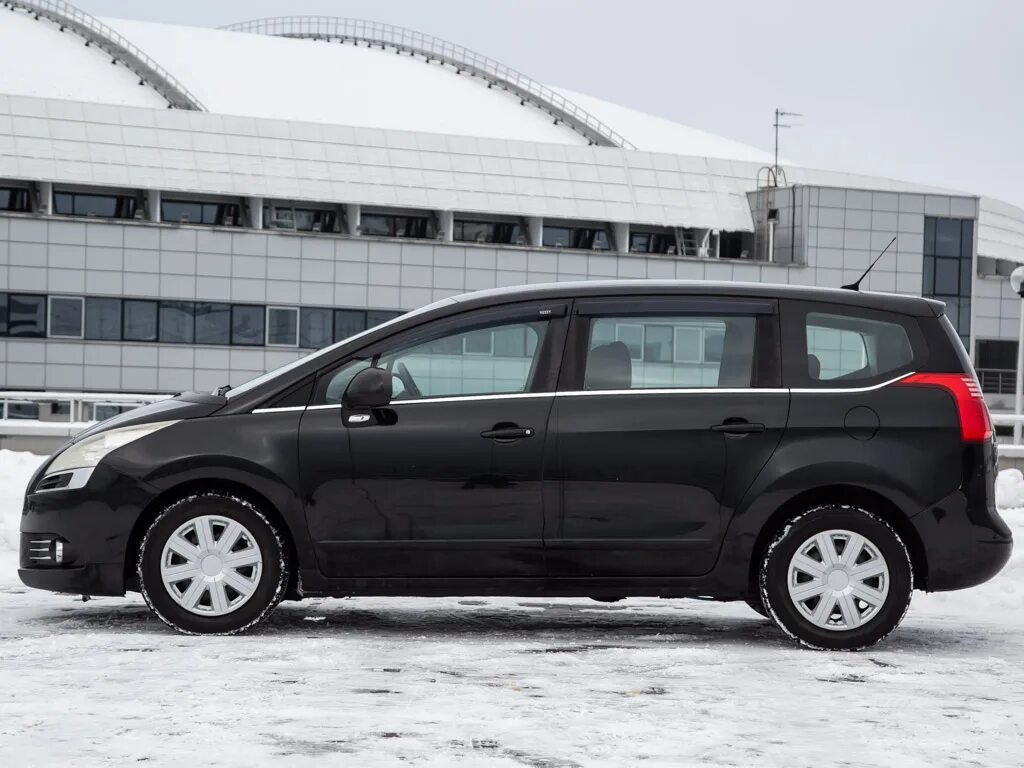 Купить пежо 5008 дизель. Peugeot 5008 2011.