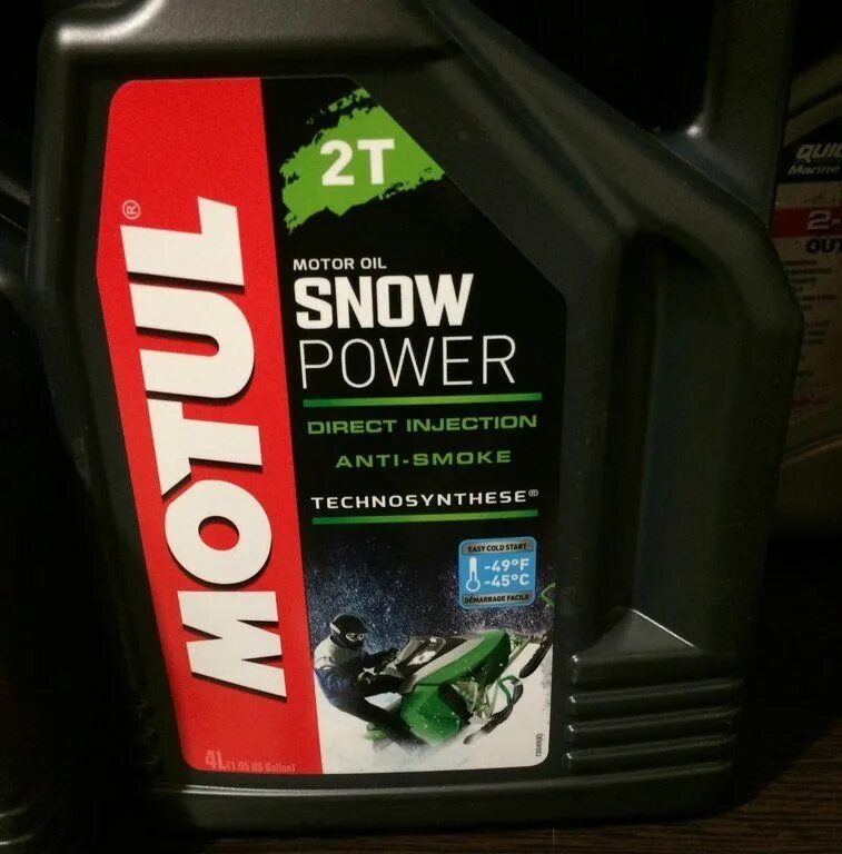 Второе без масла. Motul Snowpower 2t 4л. Мотюль 2т для снегохода 4л. Motul 2t для снегоходов. Масло Motul Snowpower 2t 4л.