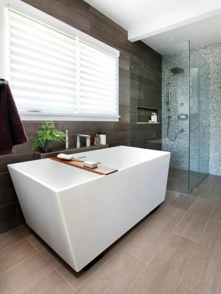 Фото современных ванн. Современная ванная комната. Отдельностоящая ванна в интерьере. Ванна в современном стиле. Ванные комнаты в стиле Модерн.