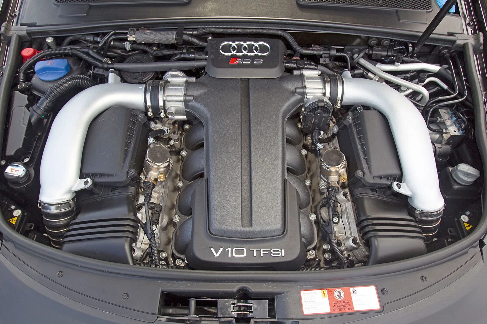 C 6 2c 5. Audi rs6 v10 5.0 Biturbo. Audi rs6 c6 v10. Audi rs6 c6 engine. Мотор Audi rs6 v10.