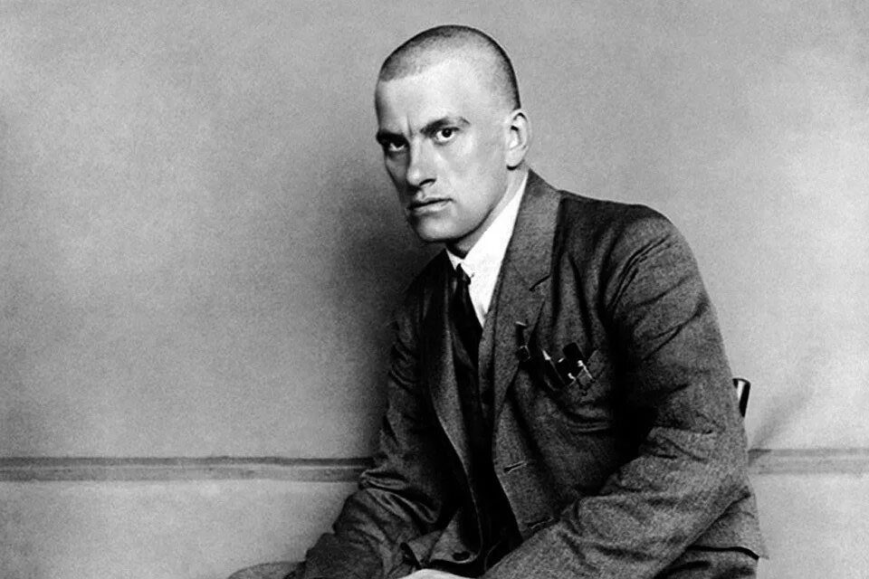 Одним из самых знаменитых поэтов был