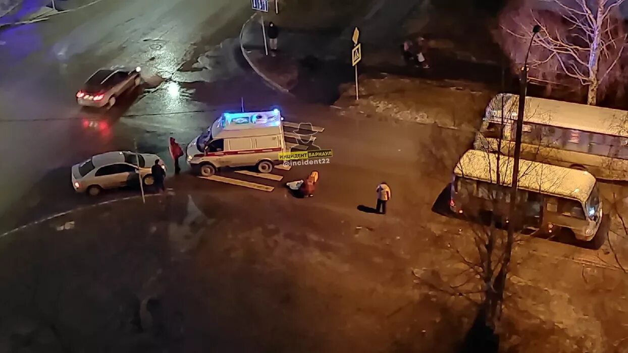 У цума сбили девушку. Смертельное ДТП В Барнауле. Ребенка сбили в Барнауле на улице Власихинская.