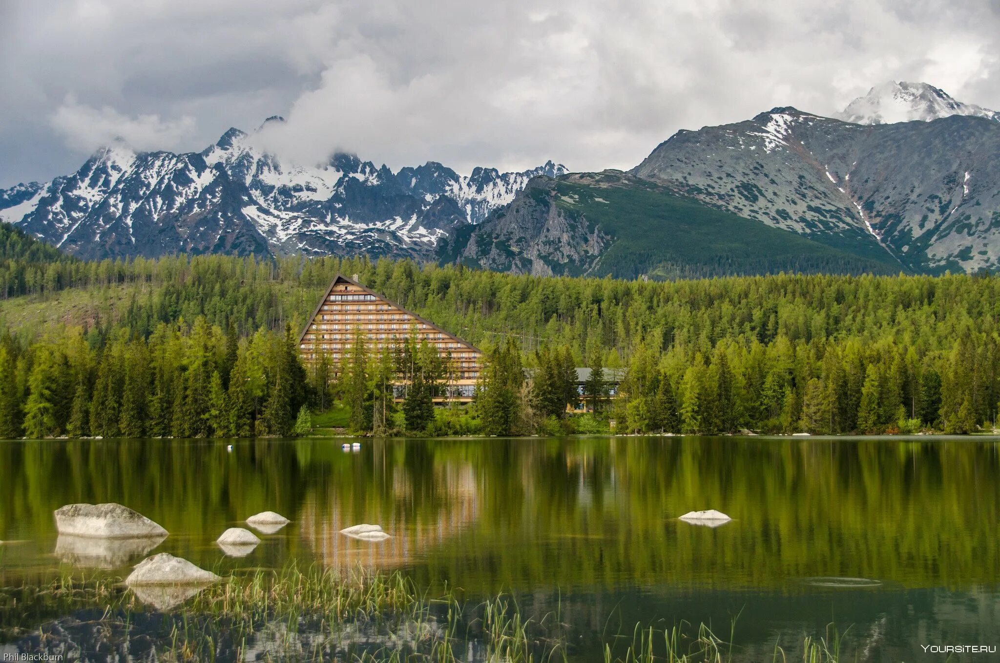 Плесо значение. Озеро штрбске-плесо. strbske pleso словакия. словакия татры озеро. высокие татры словакия.
